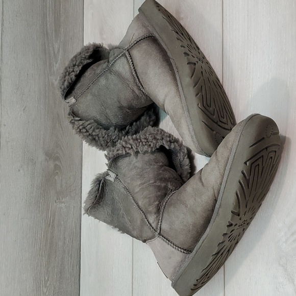 Ugg Australia Women 3349 Ankle Bailey Button Leather Sheepskin Boots shoes 10 - Picture 7 of 15